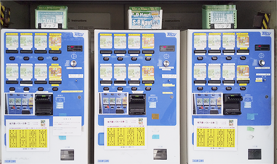 京都駅前にある地下鉄・バス1日券の自販機