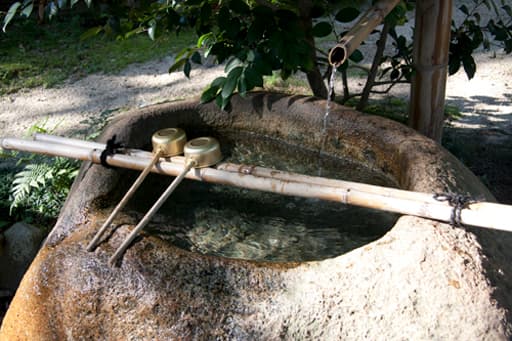 京都　平等院の手水鉢