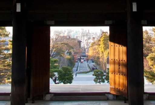 京都　知恩院の三門から見る京都の街