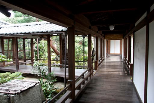 京都　智積院の講堂の廊下