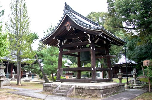 京都　智積院にある豊国社から移された鐘楼