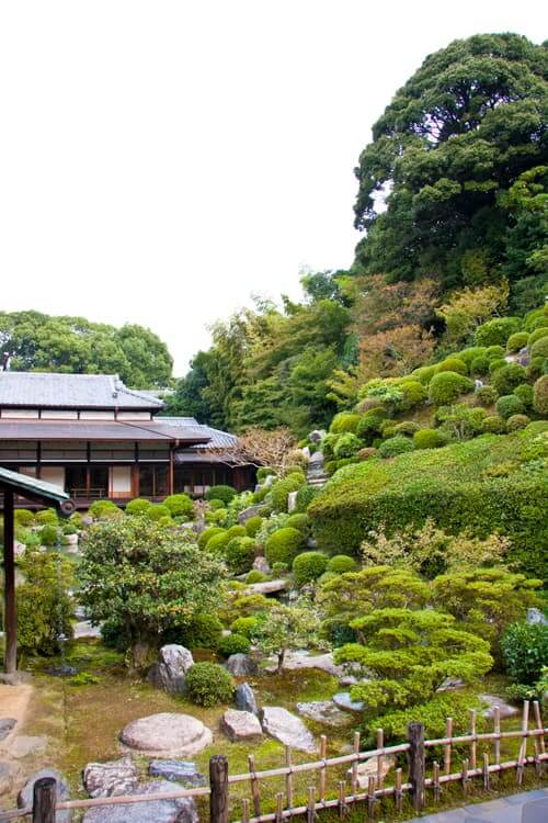 長谷川等伯の襖絵が有名な、京都　智積院の名勝庭園