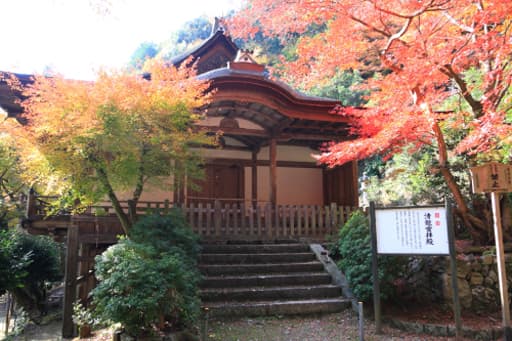 京都　醍醐寺、上醍醐への途中にある清瀧宮拝殿