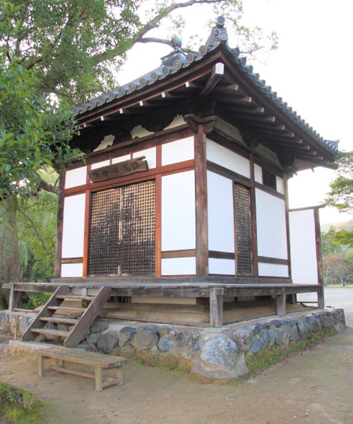 京都　大覚寺の境内　仏母心院跡とされる護摩堂