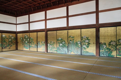 京都　大覚寺の宸殿　牡丹図