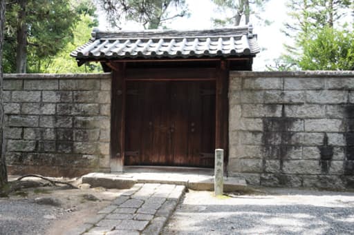 京都　大徳寺境内の近衛家の廟所