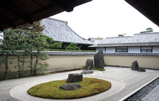 京都　大徳寺塔頭・龍源院の庭、一枝担（いっしだん）