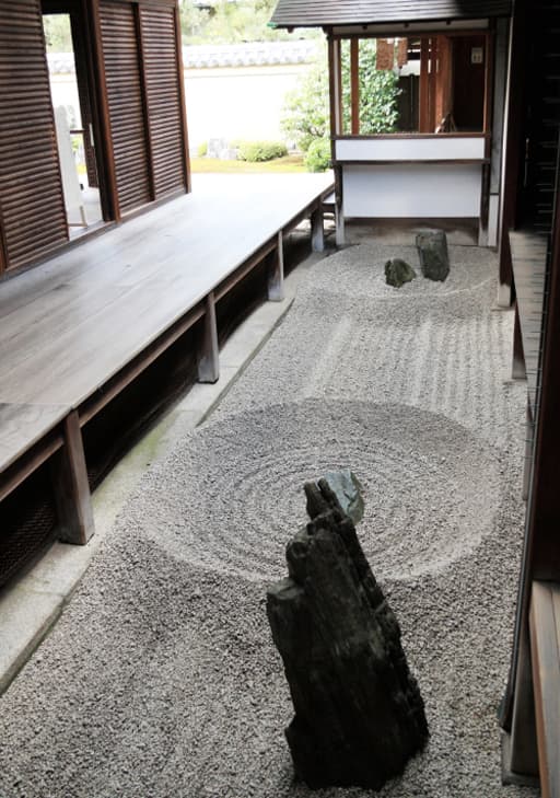 京都　大徳寺塔頭・龍源院の庭、東滴壺（とうてきこ）