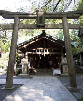 京都　伏見稲荷大社境内の伏見神宝神社の鳥居