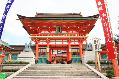 京都　伏見稲荷大社の楼門を入ったら、お山巡りで太古の神蹟参詣もぜひ