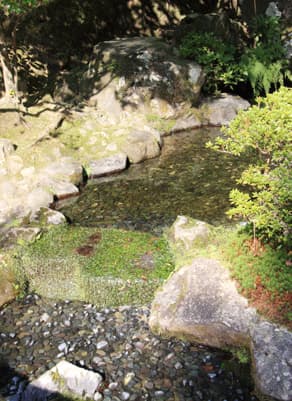 京都　銀閣寺境内のお茶の井