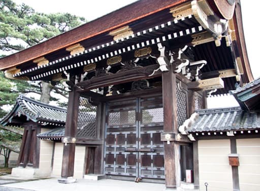 京都御所の建礼門