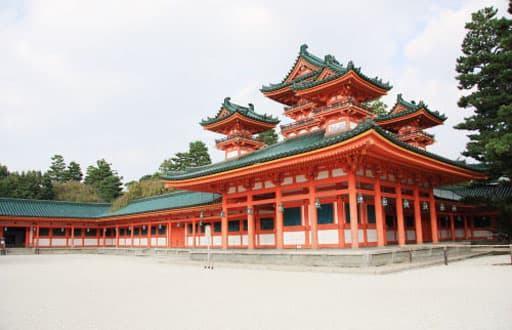 京都　平安神宮の蒼龍楼
