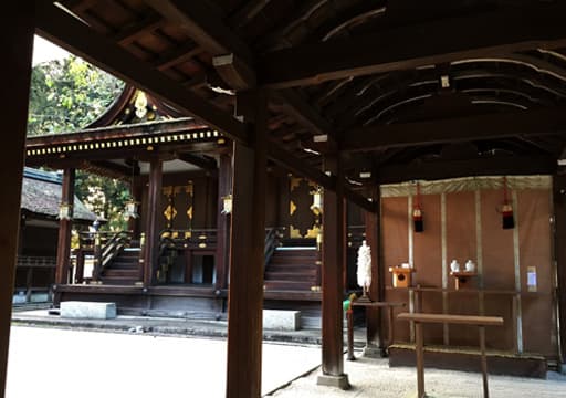 京都　平野神社の本殿のうち第三殿（右）と第四殿（左）