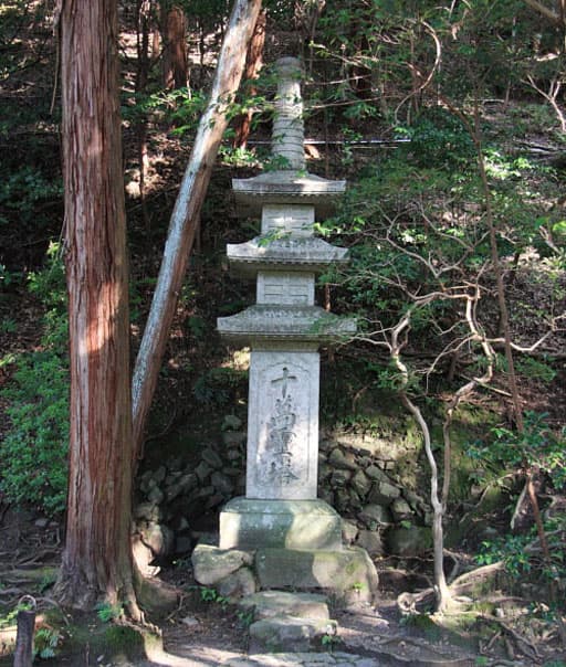 京都　法然院の十万霊塔