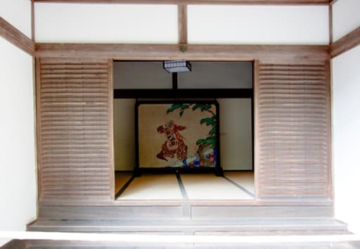 京都　法然院の庫裡に置かれた襖絵
