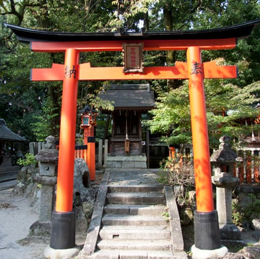 京都　今宮神社境内の紫野稲荷社