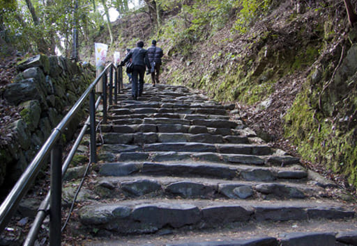 京都　神護寺参道の石段