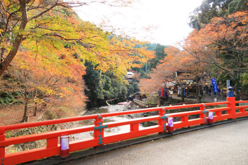 京都の奥嵯峨　高雄橋と清滝川