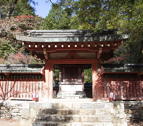 京都　神護寺境内にある和気清麻呂の霊廟