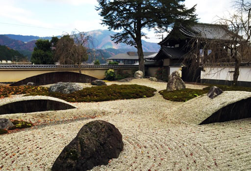 比叡山を借景した庭園