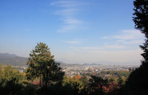 京都嵯峨野　常寂光寺境内の山上からの眺望