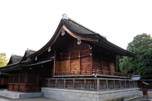 京都　城南宮の連結した本殿（本殿神域から）