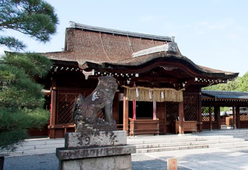 京都　城南宮の本殿（拝所）