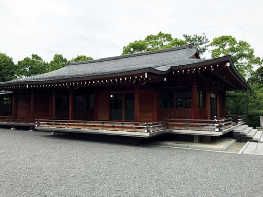京都　城南宮の神楽殿