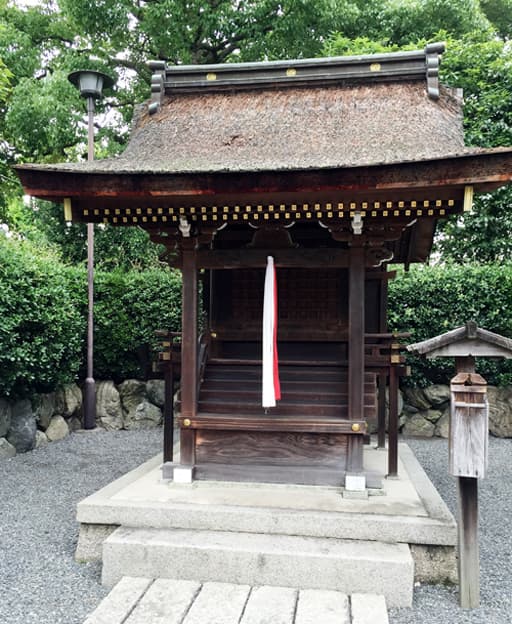 京都　城南宮の真幡寸神社の社殿