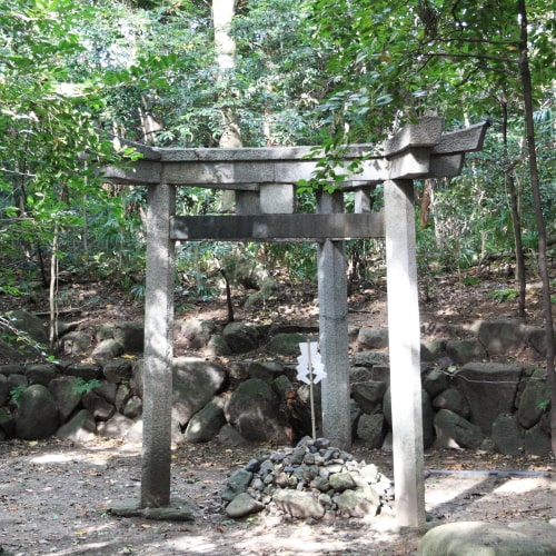 京都　木島神社の珍しい三柱鳥居