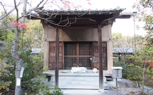 京都　勧修寺の五大堂正面