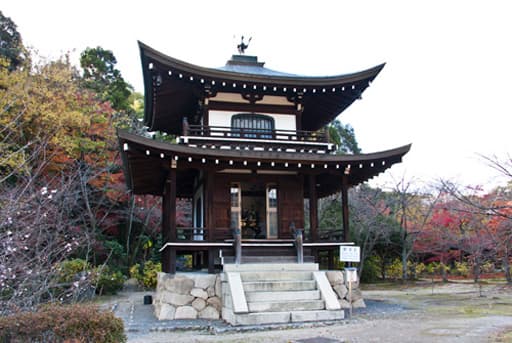 京都　勧修寺境内の観音堂