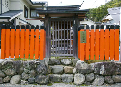 上賀茂神社の境外末社、福徳神社に福徳神が祀られる
