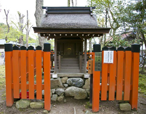 上賀茂神社境内の梶田神社