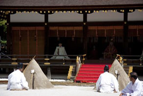 上賀茂神社の烏相撲（からすずもう）奉納前の神事