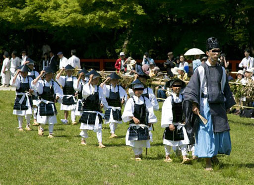 上賀茂神社の葵祭の神事・競馬（くらべうま）に登場する幼い警固衆