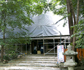 上賀茂神社の境外摂社　大田神社本殿は修復中