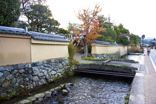京都　上賀茂神社の社家町と明神川
