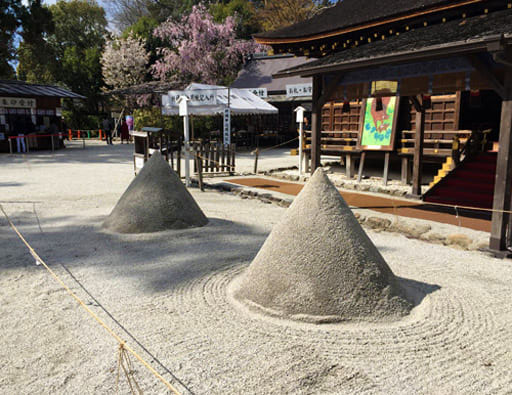 上賀茂神社の細殿前の立砂