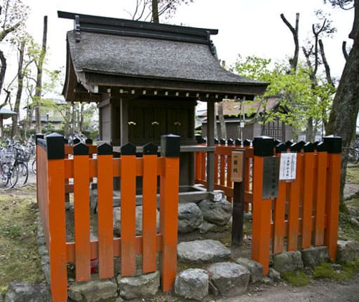 上賀茂神社境内の山森神社
