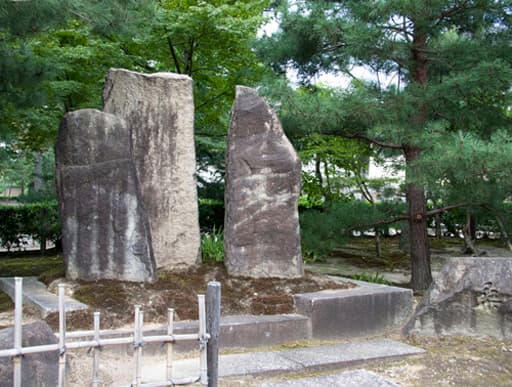 京都　建仁寺境内の桑の碑