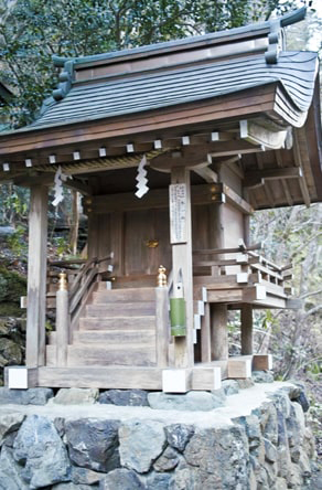 京都　貴船神社の本宮境内にある牛一社