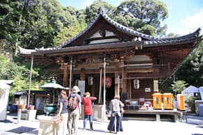 京都　金閣寺境内の最も古い建物、不動堂