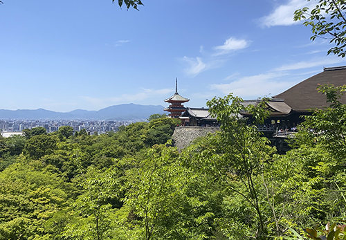 京都　清水寺、奥の院側から観る「清水の舞台」と市内