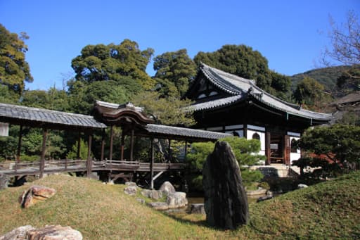 京都　高台寺の観月台と開山堂