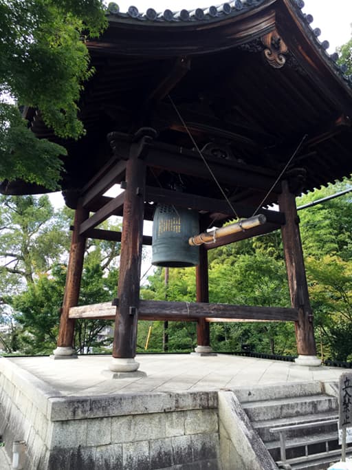 京都　高台寺境内の鐘楼