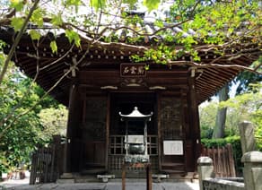 京都　金戒光明寺の子院・西雲院境内にある紫雲石のお堂