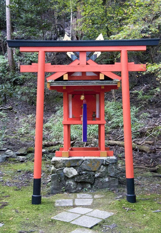 京都　高山寺境内にある春日明神
