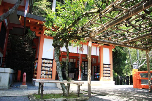 京都　鞍馬寺の閼伽井護法善神社